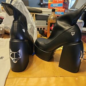 Nakedness Wolfe Boots